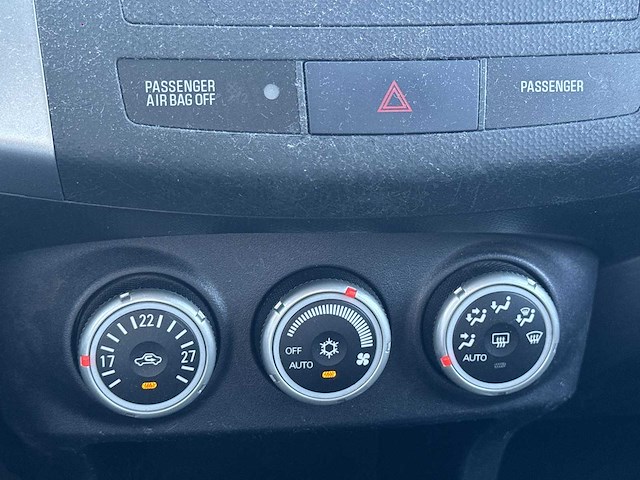 Mitsubishi -outlander 2.4 intense+ special edition 4-wd 7-persoons | 23-lsg-5 - afbeelding 29 van  32