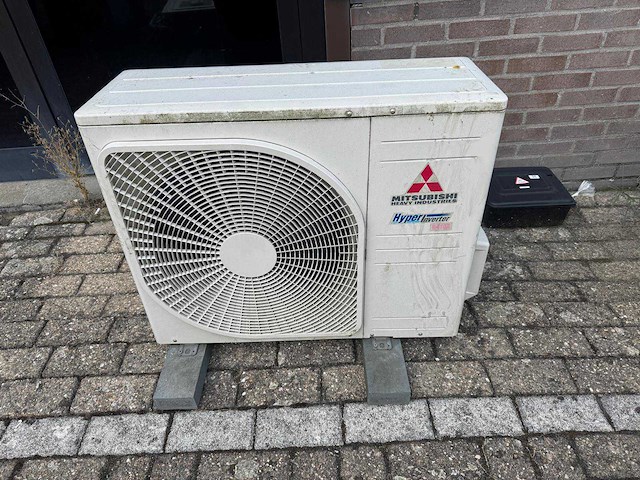 Mitsubishi airco binnen+ buiten unit - afbeelding 1 van  5