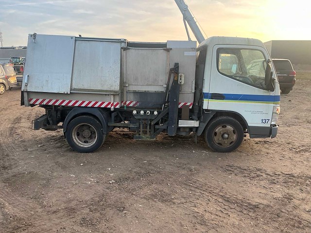 Mitsubishi canter vuilniswagen (groen gas) - afbeelding 11 van  15