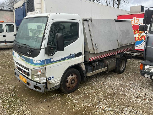 Mitsubishi canter vuilniswagen - afbeelding 1 van  10