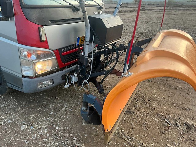 Mitsubishi canter zoutstrooier met sneeuwschuif - afbeelding 3 van  23