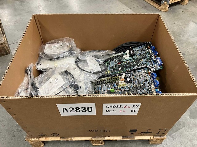 Mitsubishi electric - partij industriële printplaten en bekabeling - afbeelding 1 van  4