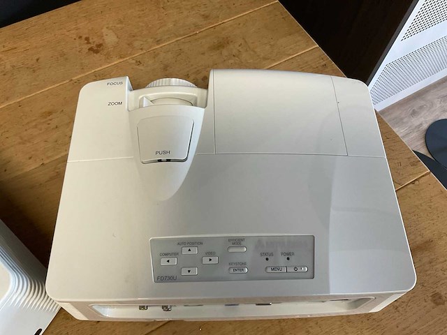 Mitsubishi fd730u dlp beamer (2x) - afbeelding 1 van  2