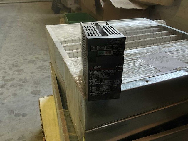 Mitsubishi fr-e820s-0030scepb-60 frequentieregelaar - afbeelding 1 van  4