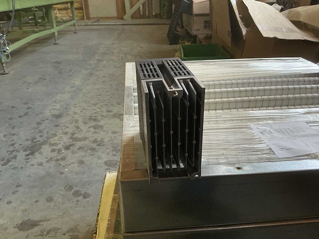 Mitsubishi fr-e820s-0030scepb-60 frequentieregelaar - afbeelding 2 van  4