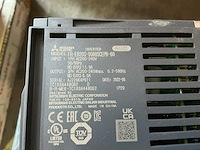 Mitsubishi fr-e820s-0080scepb-60 frequentieregelaar - afbeelding 2 van  2