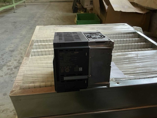 Mitsubishi fr-e820s-0110scepb-60 frequentieregelaar - afbeelding 3 van  5