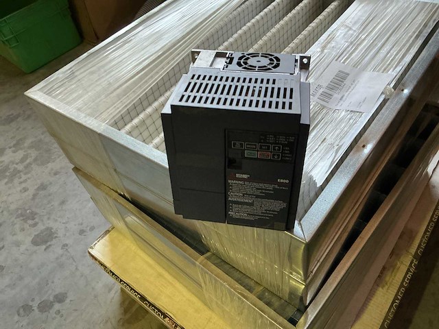 Mitsubishi fr-e840-0095scepb-60 frequentieregelaar - afbeelding 1 van  4