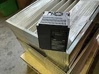 Mitsubishi fr-e840-0095scepb-60 frequentieregelaar - afbeelding 1 van  4