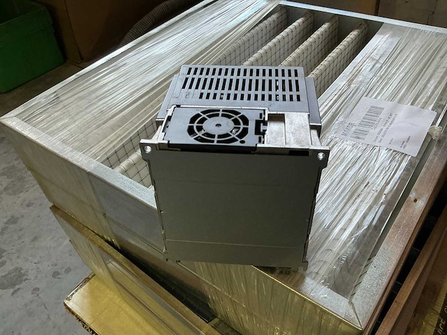 Mitsubishi fr-e840-0095scepb-60 frequentieregelaar - afbeelding 2 van  4