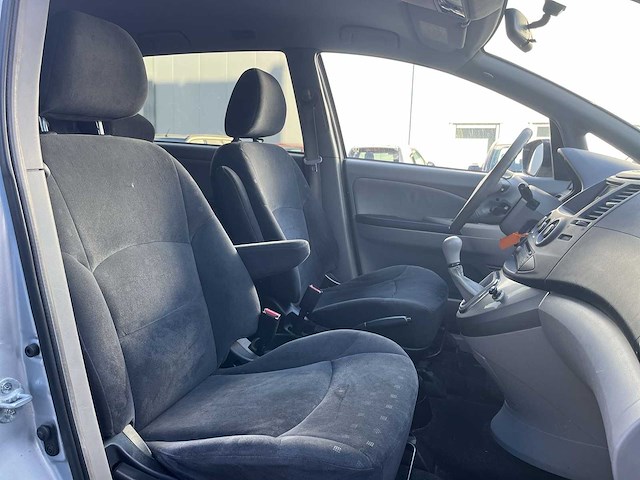 Mitsubishi grandis 2.4-16v intense - 7-persoons 2004 | 94-pl-pf - afbeelding 11 van  21