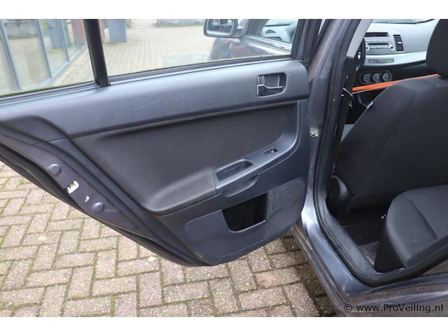 Mitsubishi lancer | benzine | kenteken: 32-ngp-1 - afbeelding 10 van  31