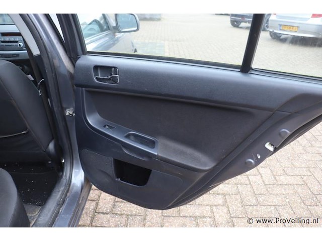 Mitsubishi lancer | benzine | kenteken: 32-ngp-1 - afbeelding 8 van  31