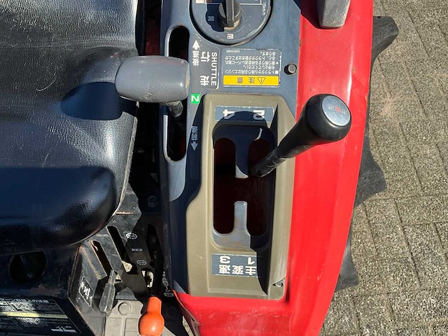 Mitsubishi mt240 vierwielaangedreven mini landbouwtractor - afbeelding 8 van  13