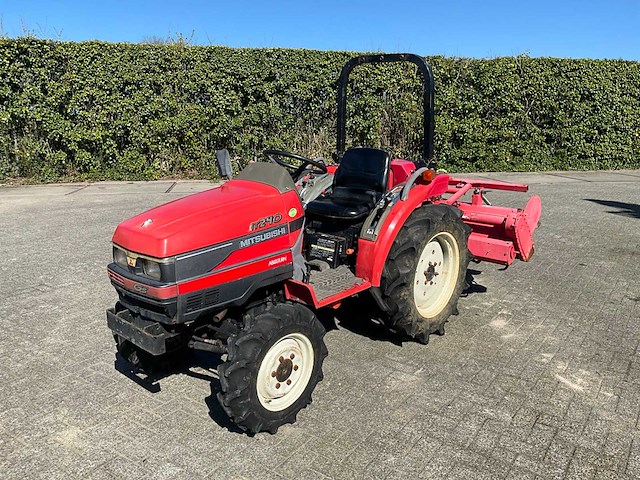 Mitsubishi mt240 vierwielaangedreven mini landbouwtractor - afbeelding 1 van  13