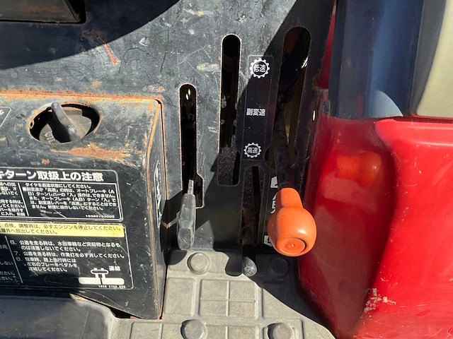 Mitsubishi mt240 vierwielaangedreven mini landbouwtractor - afbeelding 7 van  13