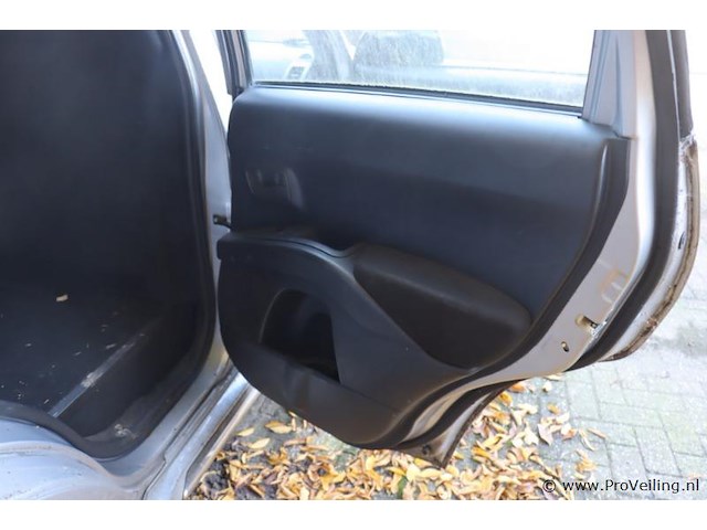 Mitsubishi outlander 2.0 di-d invite| 4wd | diesel | kenteken: 04-vjt-8 - afbeelding 2 van  21