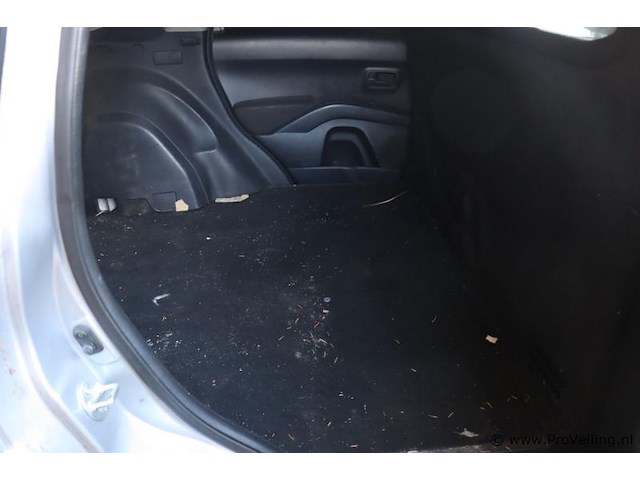 Mitsubishi outlander 2.0 di-d invite| 4wd | diesel | kenteken: 04-vjt-8 - afbeelding 3 van  21