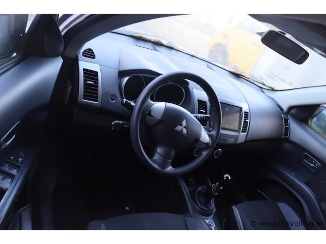 Mitsubishi outlander 2.0 di-d invite| 4wd | diesel | kenteken: 04-vjt-8 - afbeelding 6 van  21