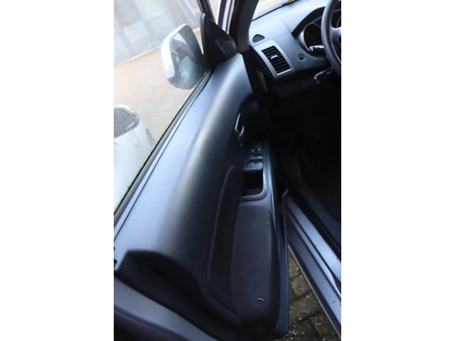 Mitsubishi outlander 2.0 di-d invite| 4wd | diesel | kenteken: 04-vjt-8 - afbeelding 7 van  21