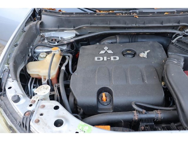 Mitsubishi outlander 2.0 di-d invite| 4wd | diesel | kenteken: 04-vjt-8 - afbeelding 9 van  21