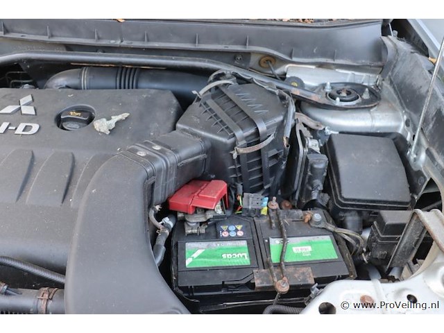 Mitsubishi outlander 2.0 di-d invite| 4wd | diesel | kenteken: 04-vjt-8 - afbeelding 10 van  21