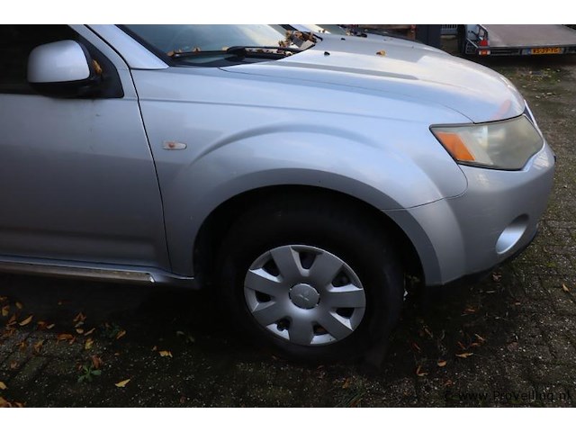 Mitsubishi outlander 2.0 di-d invite| 4wd | diesel | kenteken: 04-vjt-8 - afbeelding 15 van  21