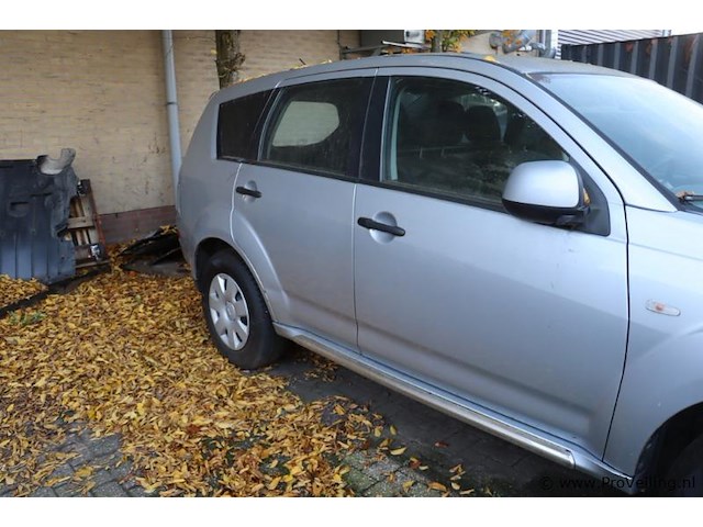 Mitsubishi outlander 2.0 di-d invite| 4wd | diesel | kenteken: 04-vjt-8 - afbeelding 16 van  21