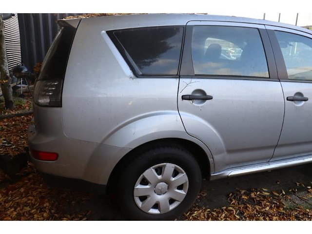 Mitsubishi outlander 2.0 di-d invite| 4wd | diesel | kenteken: 04-vjt-8 - afbeelding 17 van  21