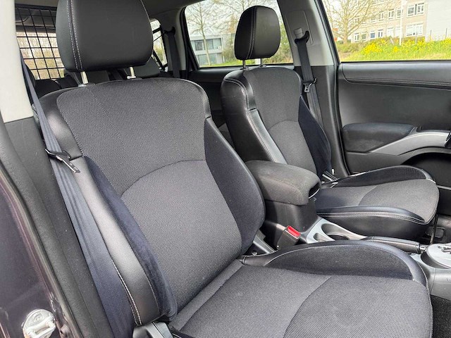 Mitsubishi outlander 2.0 intro edition; 15-nst-3 - afbeelding 12 van  13