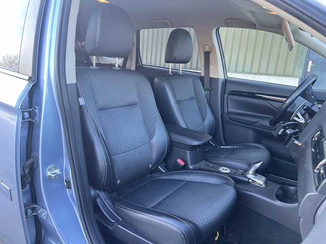 Mitsubishi outlander 2.0 phev executive edition 2015 | hl-826-f - afbeelding 25 van  25