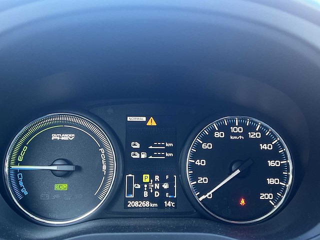 Mitsubishi outlander 2.0 phev executive edition 2015 | hl-826-f - afbeelding 24 van  25