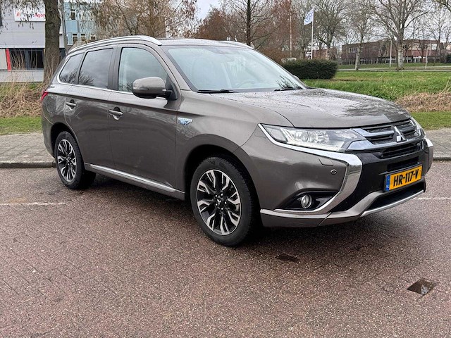 Mitsubishi outlander 2.0 phev executive edition automaat, hr-117-v - afbeelding 13 van  19
