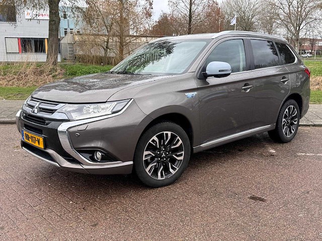 Mitsubishi outlander 2.0 phev executive edition automaat, hr-117-v - afbeelding 1 van  18