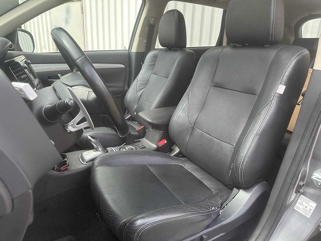 Mitsubishi outlander 2.0 phev instyle+ , 2-spl-82 - afbeelding 13 van  17