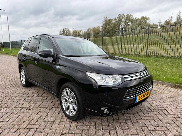 Mitsubishi outlander 2.0 phev instyle+ , 2-sxp-81 - afbeelding 2 van  25