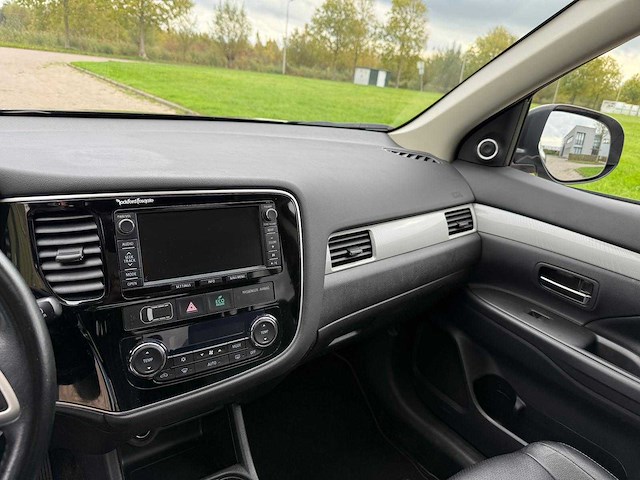 Mitsubishi outlander 2.0 phev instyle+ , 2-sxp-81 - afbeelding 3 van  25