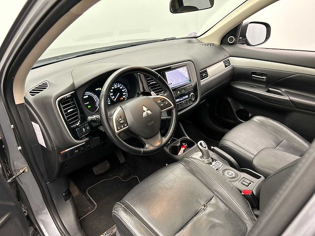 Mitsubishi outlander 2.0 phev instyle 2014 | 8-xkh-60 - afbeelding 11 van  37