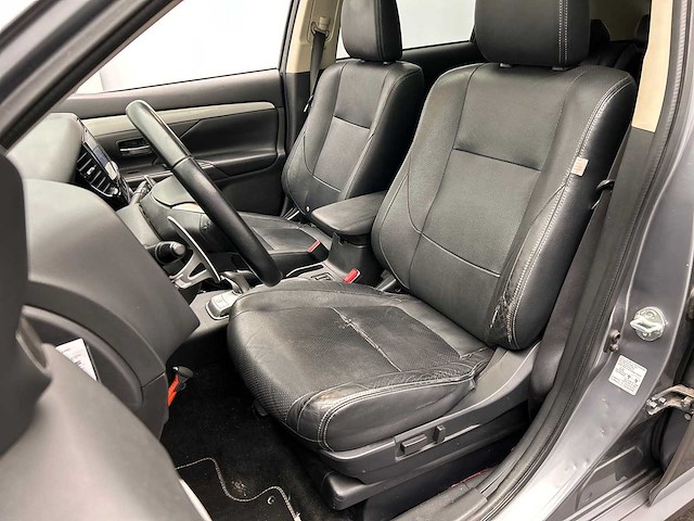 Mitsubishi outlander 2.0 phev instyle 2014 | 8-xkh-60 - afbeelding 17 van  37