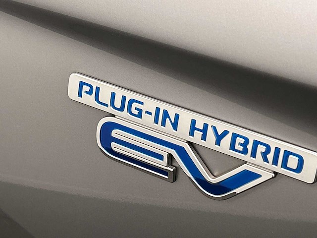Mitsubishi outlander 2.0 phev instyle 2014 | 8-xkh-60 - afbeelding 18 van  37
