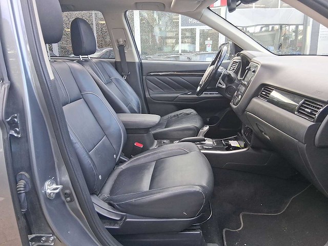 Mitsubishi outlander 2.0 phev instyle+ 2016 | kg-069-s - afbeelding 17 van  20