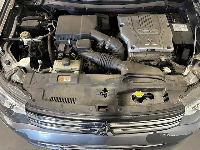 Mitsubishi outlander 2.0 phev instyle 3-xsx-21 - afbeelding 18 van  27