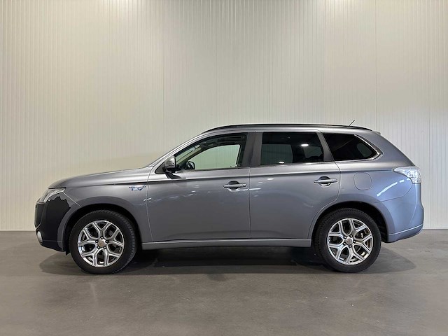 Mitsubishi outlander 2.0 phev instyle 3-xsx-21 - afbeelding 12 van  27
