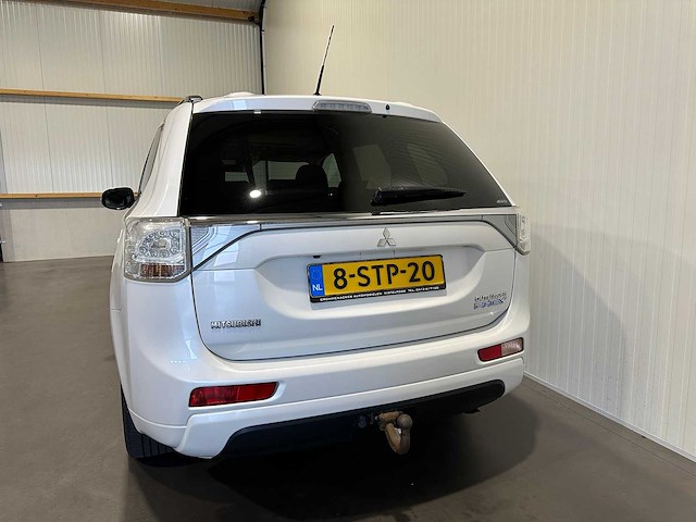Mitsubishi outlander 2.0 phev instyle+ 8-stp-20 - afbeelding 19 van  24