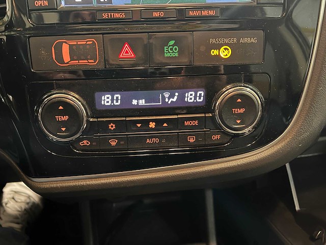 Mitsubishi outlander 2.0 phev instyle, 8-sxd-02 - afbeelding 18 van  18