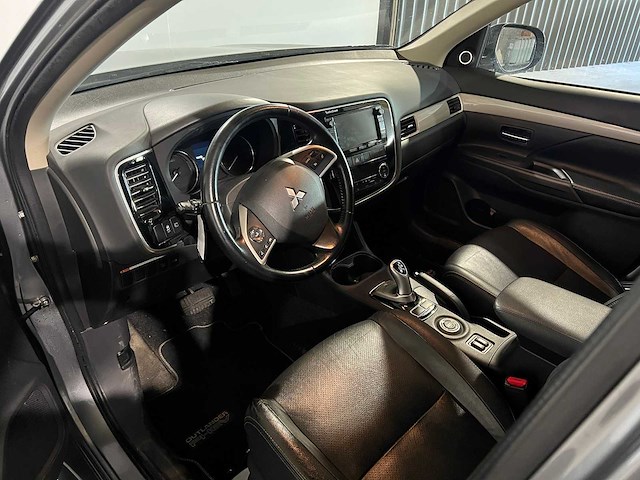 Mitsubishi outlander 2.0 phev instyle, 8-sxd-02 - afbeelding 13 van  18