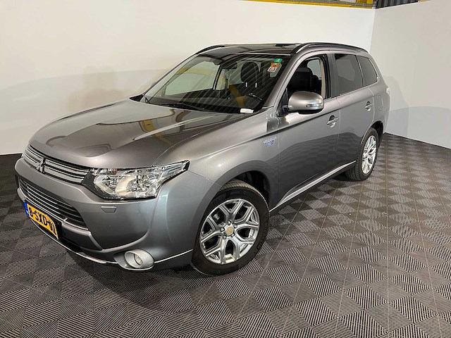 Mitsubishi outlander 2.0 phev instyle, 8-sxd-02 - afbeelding 1 van  12