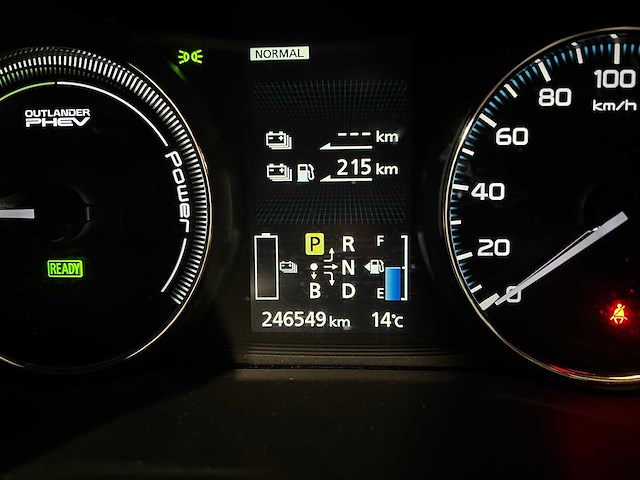 Mitsubishi outlander 2.0 phev instyle, 8-sxd-02 - afbeelding 12 van  12