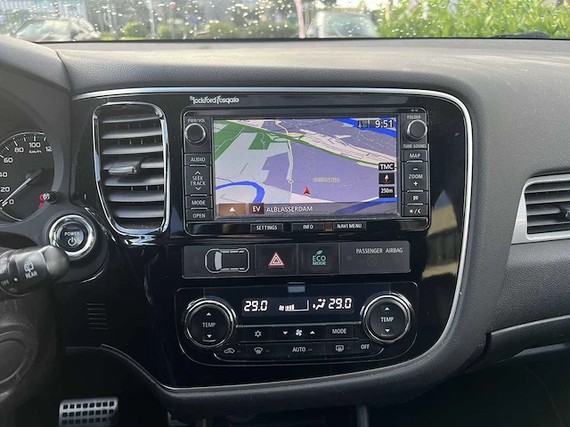 Mitsubishi outlander 2.0 phev instyle | 9-xpf-91 - afbeelding 3 van  30