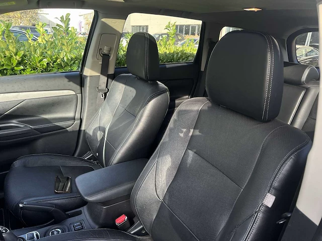 Mitsubishi outlander 2.0 phev instyle | 9-xpf-91 - afbeelding 9 van  30